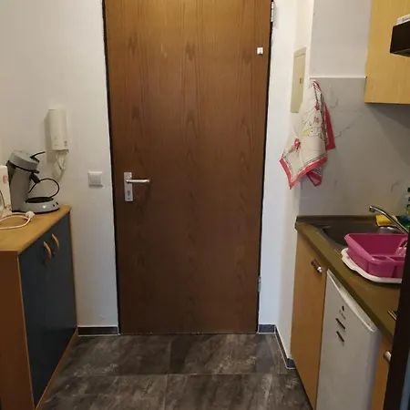 B606, Schoenes In Ruhiger Lager *