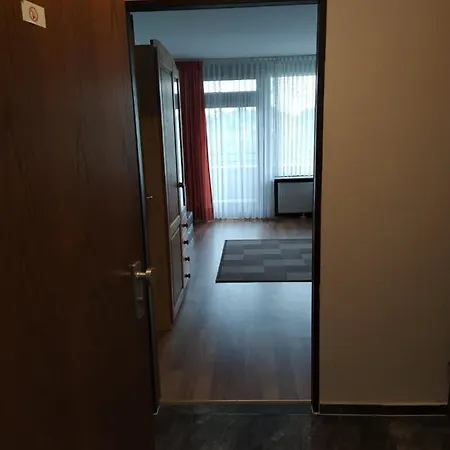 B606, Schoenes In Ruhiger Lager *