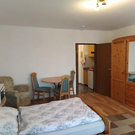 B606, Schoenes In Ruhiger Lager *