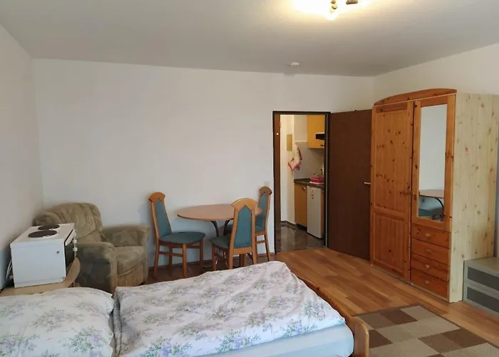 B606, Schoenes In Ruhiger Lager *